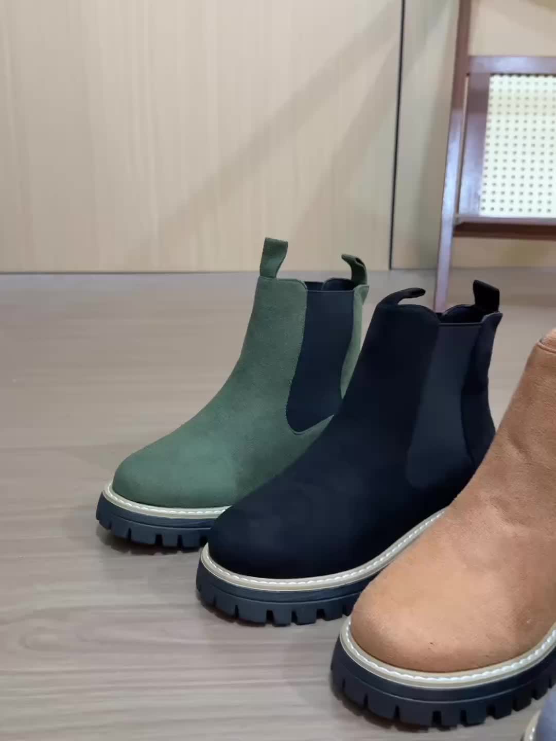 Rhea - Comfortable Chelsea Boots