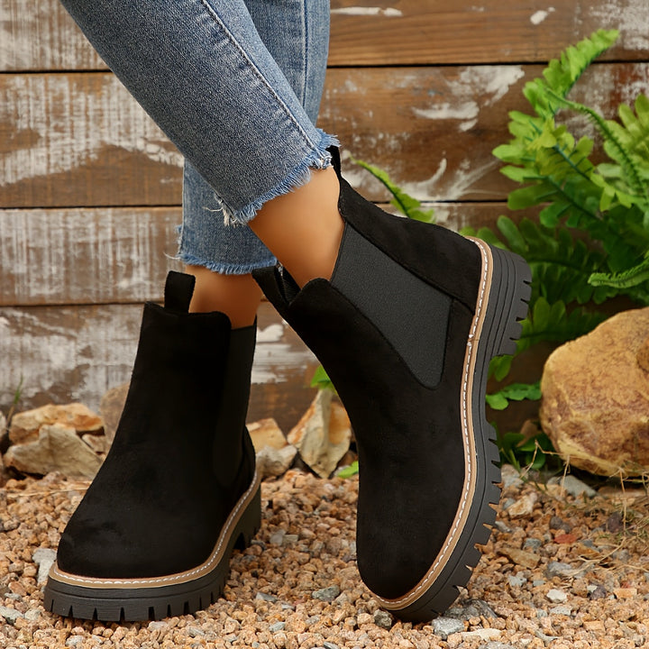 Rhea - Comfortable Chelsea Boots