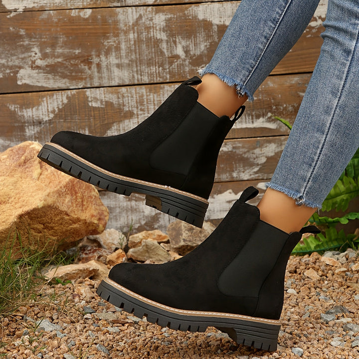 Rhea - Comfortable Chelsea Boots